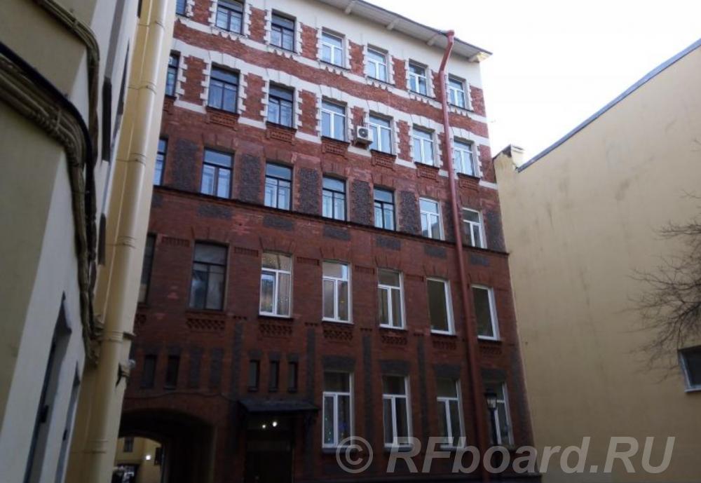 Продаю 6-комн квартиру, 148 м2, 4/5 эт..  Санкт-Петербург